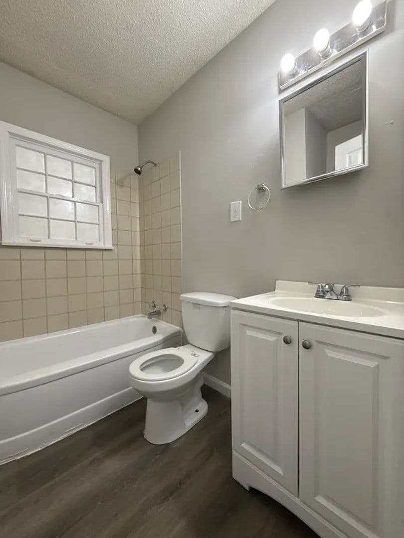 Atlanta House: 450 Forrest Ridge Dr NW