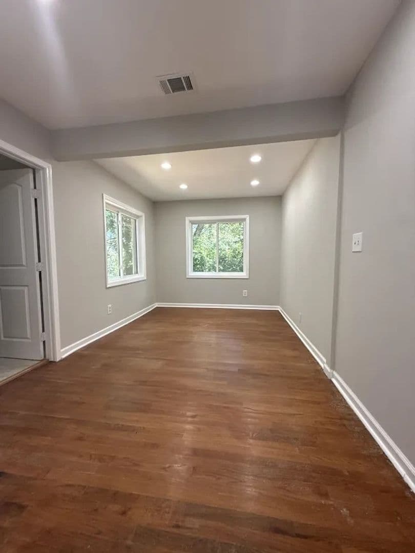 Decatur House: 1840 Glenhill Pl