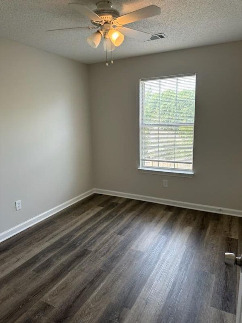 Rex House: 7082 Oakwood Circle