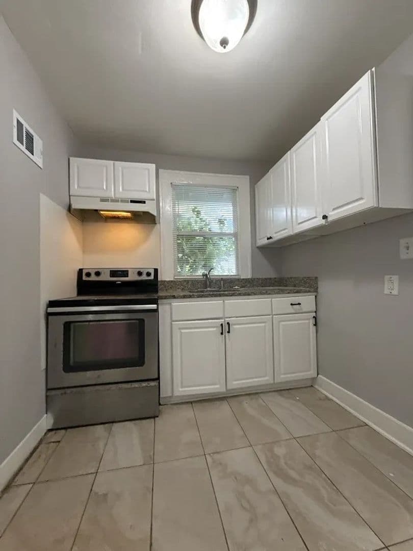 Atlanta House: 600 Mayland Ave SW