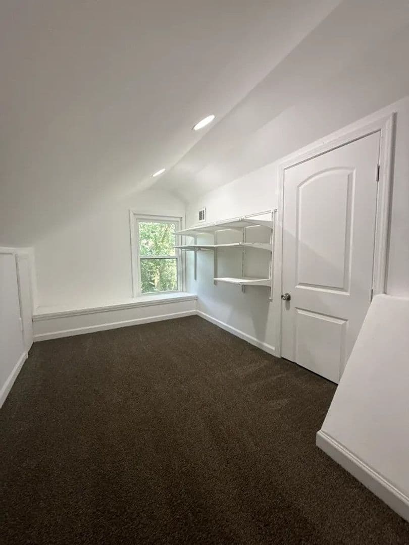Decatur House: 1840 Glenhill Pl