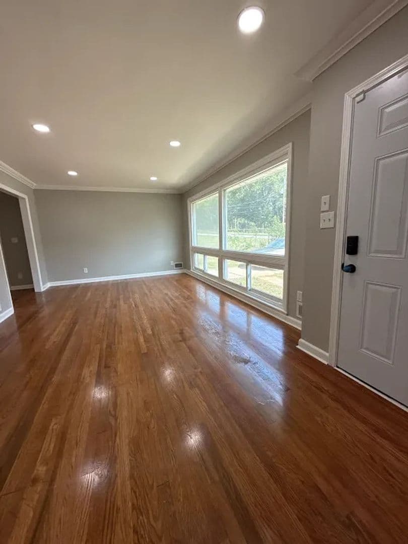 Decatur House: 2379 Miriam Ln