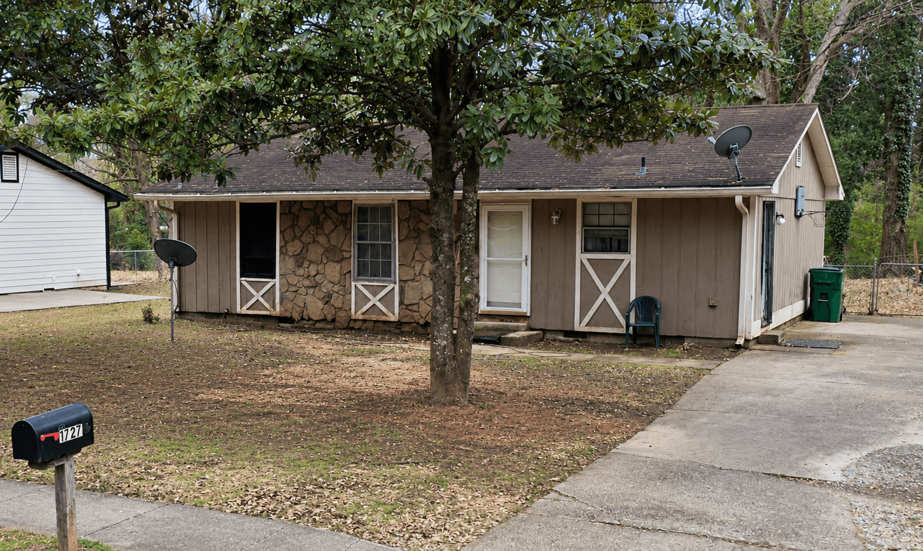 Decatur House: 1727 W Austin Rd