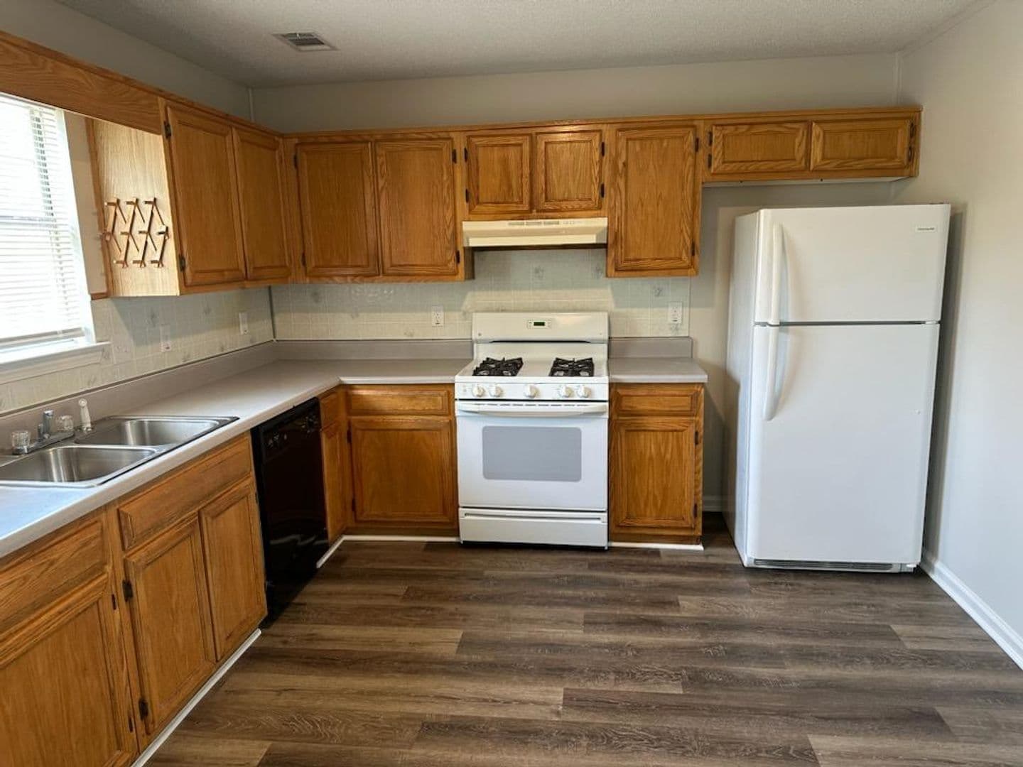 Rex House: 7082 Oakwood Circle