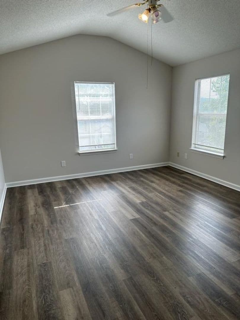 Rex House: 7082 Oakwood Circle