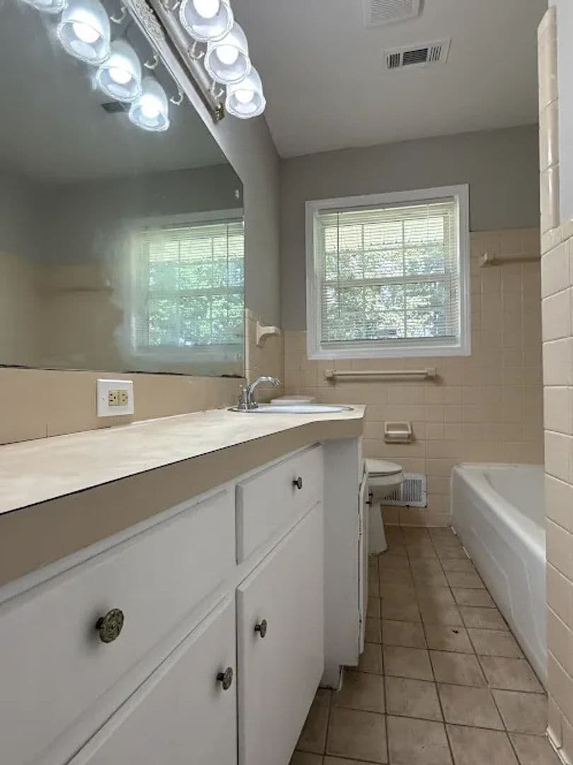 Morrow House: 2358 Oak Ave