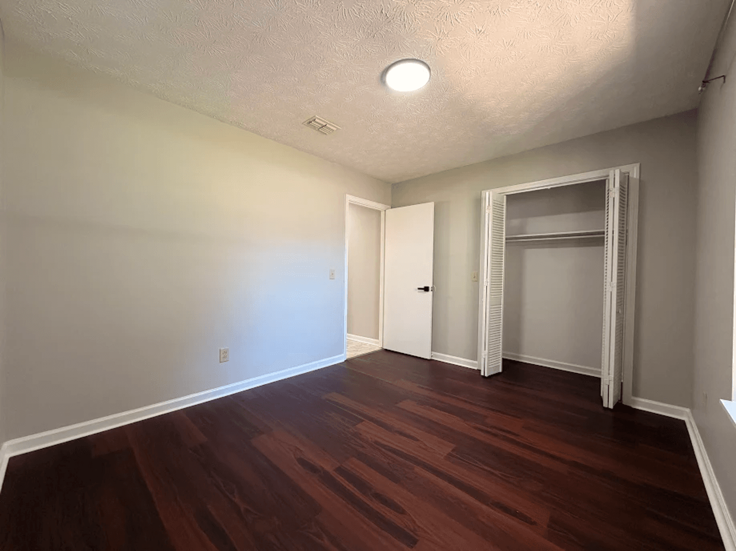 Athens Apartment: 120 Cumberland Ct