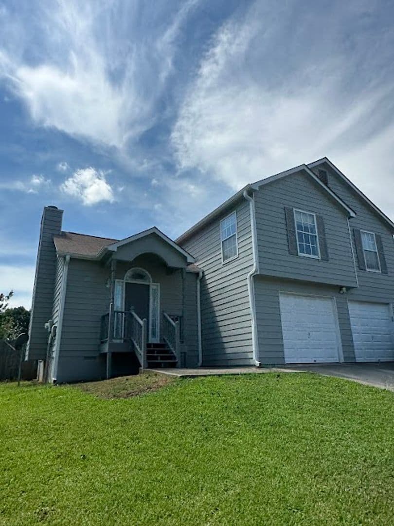 Rex House: 7082 Oakwood Circle