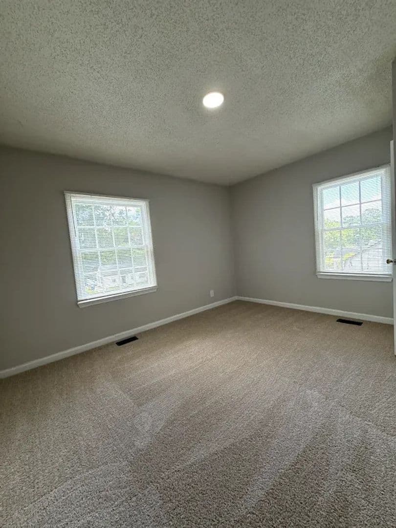 Atlanta House: 450 Forrest Ridge Dr NW