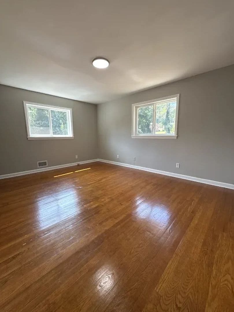 Decatur House: 2379 Miriam Ln