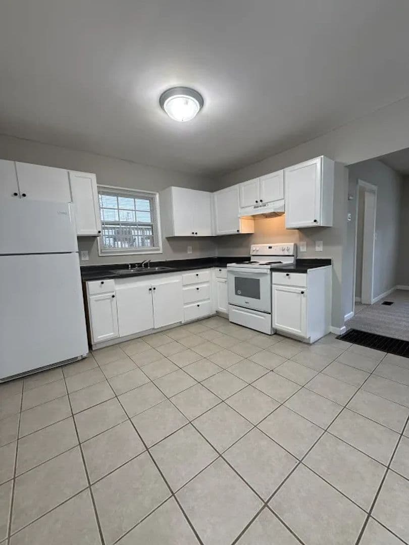 Atlanta House: 450 Forrest Ridge Dr NW