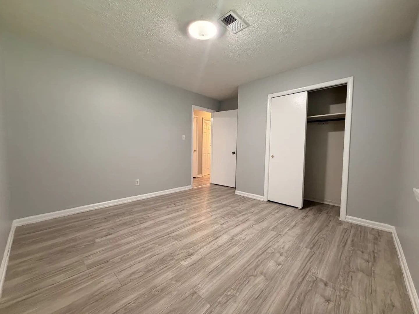 Lilburn Apartment: 4882 Valley Dale Ct SW