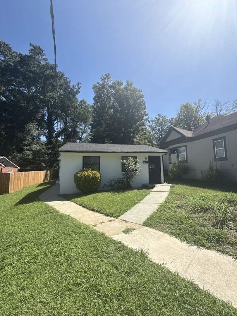 Atlanta Apartment: 990 Lawton St SW