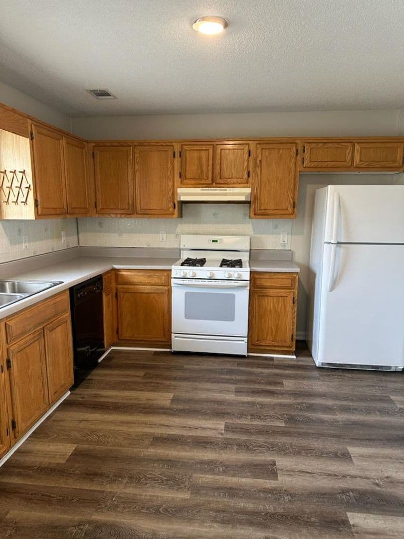 Rex House: 7082 Oakwood Circle