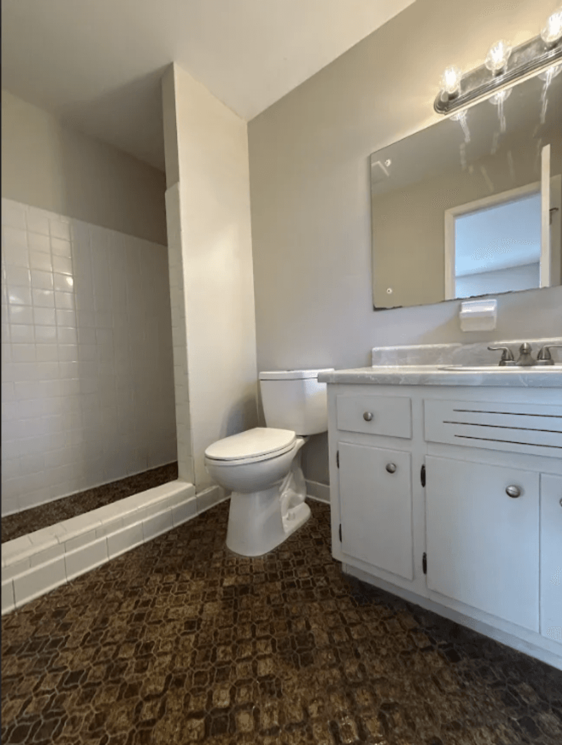 Atlanta House: 5490 Saint Lo Ln
