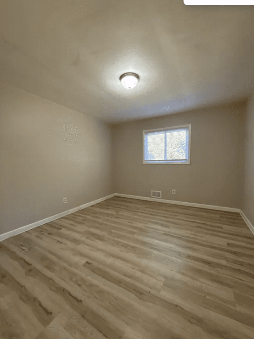 Atlanta House: 5490 Saint Lo Ln