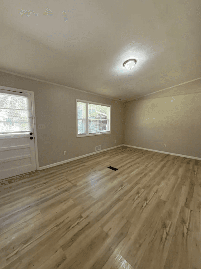 Atlanta House: 5490 Saint Lo Ln
