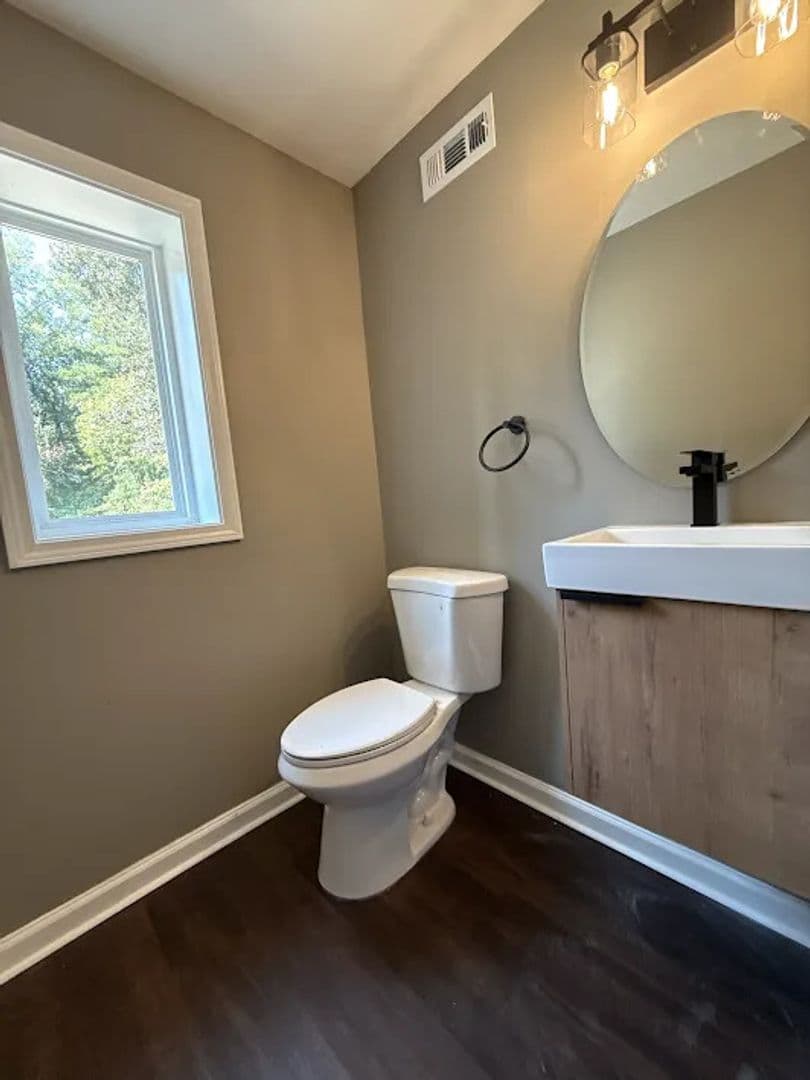 Decatur House: 2379 Miriam Ln