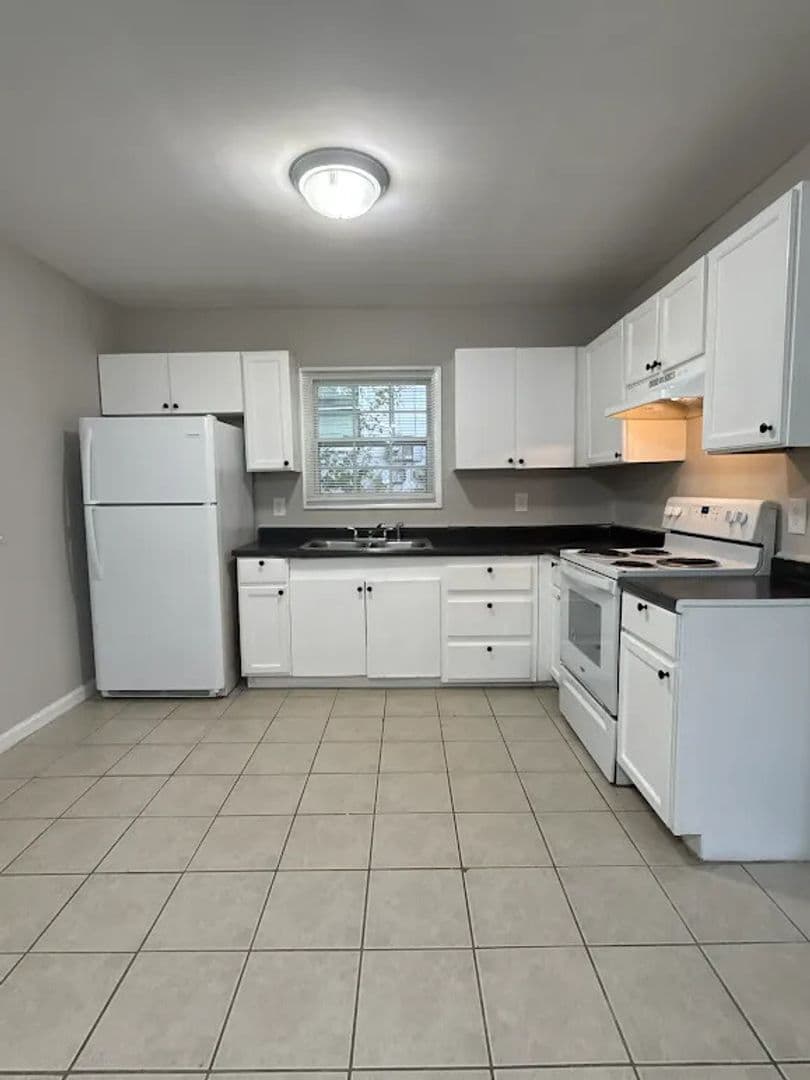 Atlanta House: 450 Forrest Ridge Dr NW