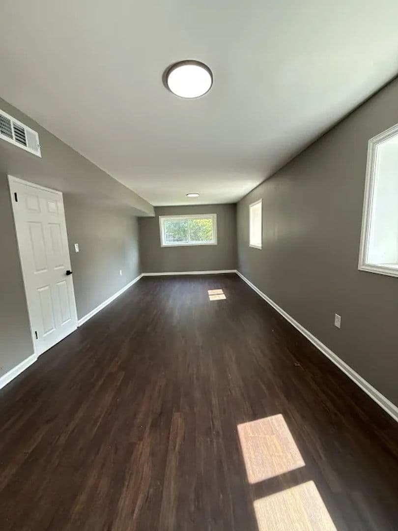 Decatur House: 2379 Miriam Ln