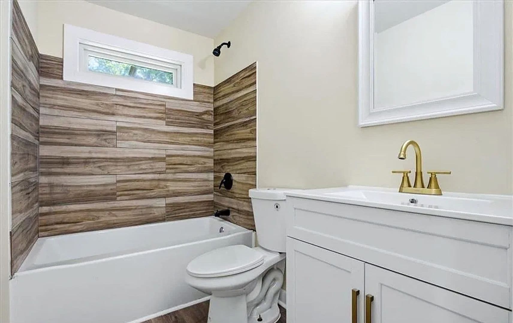 Atlanta House: 131 Holly Rd NW