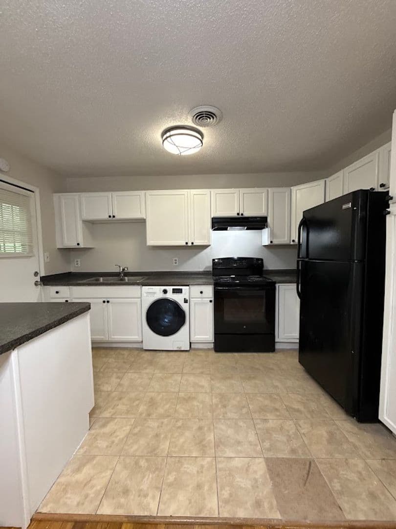 Decatur Apartment: 135 E Hill St.