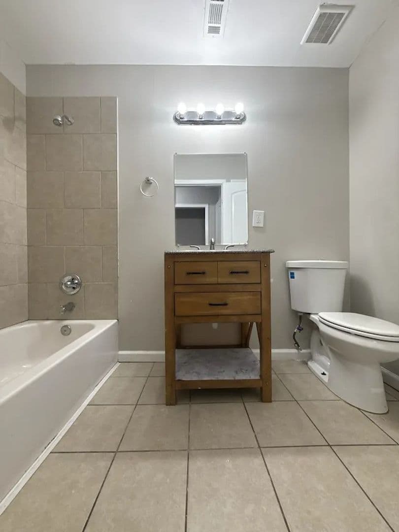 Decatur House: 1840 Glenhill Pl