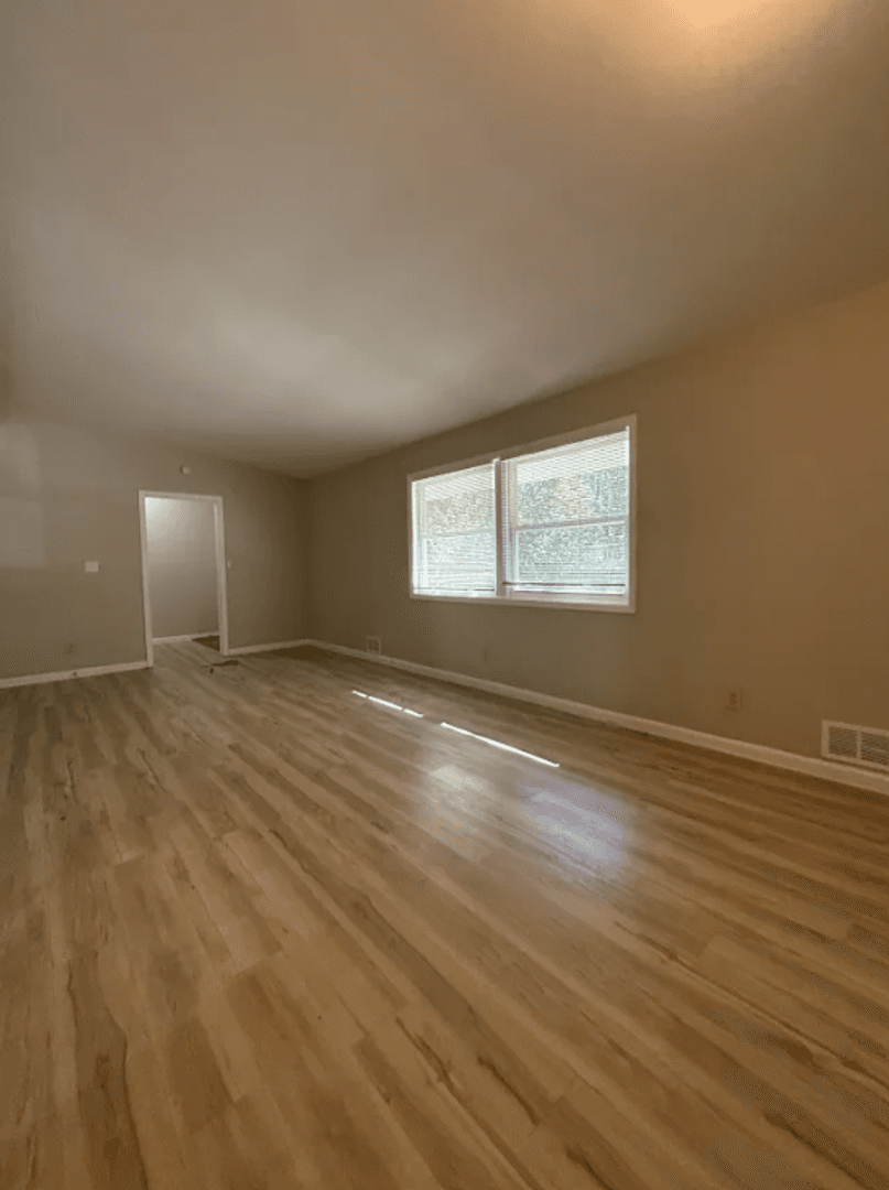 Atlanta House: 5490 Saint Lo Ln
