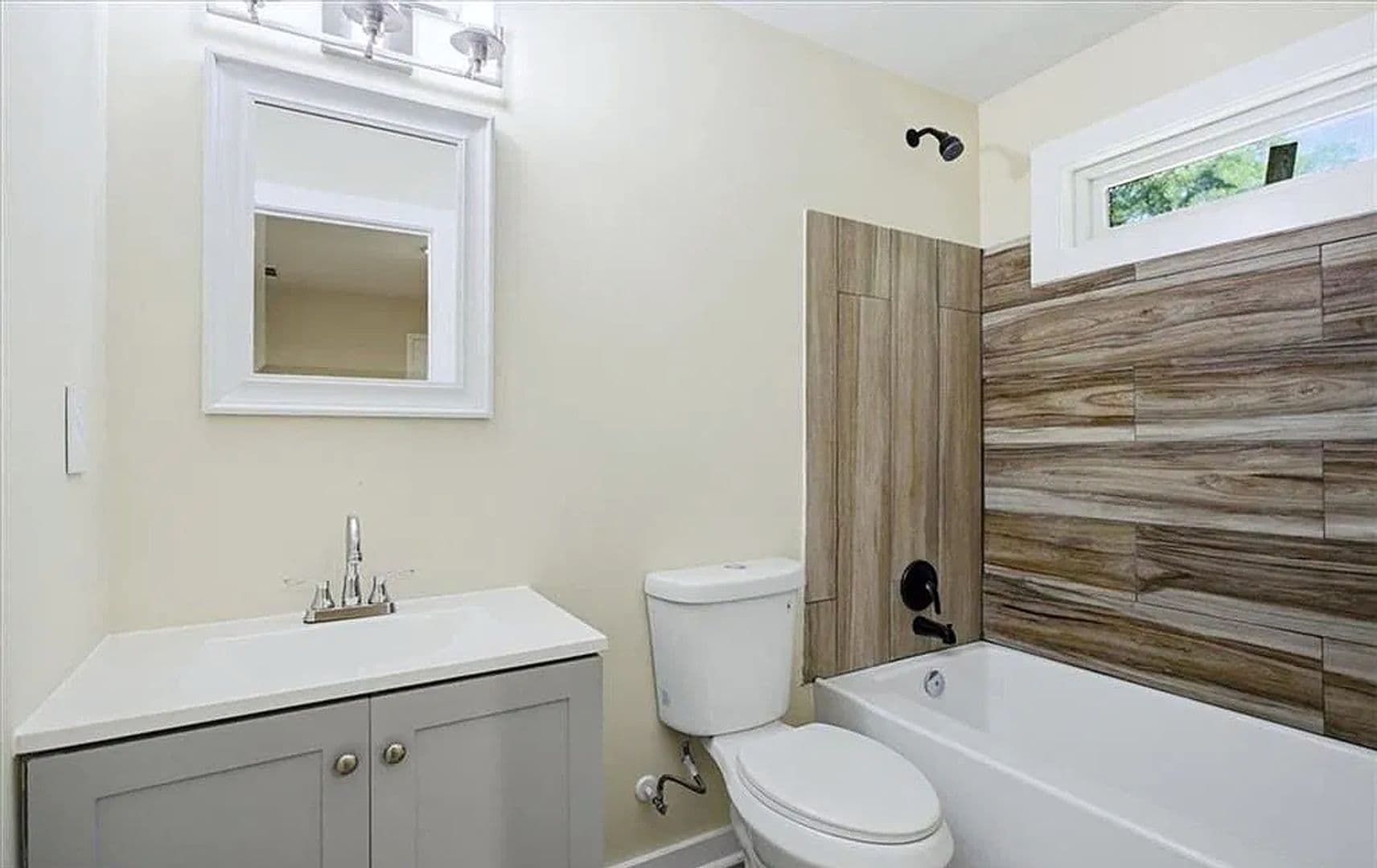Atlanta House: 131 Holly Rd NW