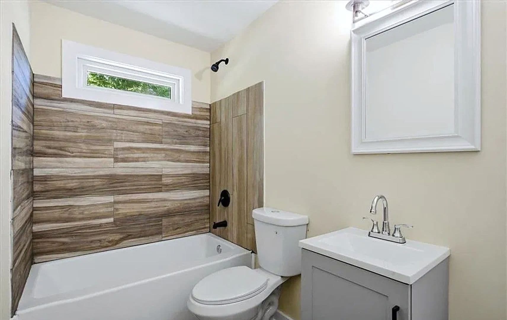 Atlanta House: 131 Holly Rd NW