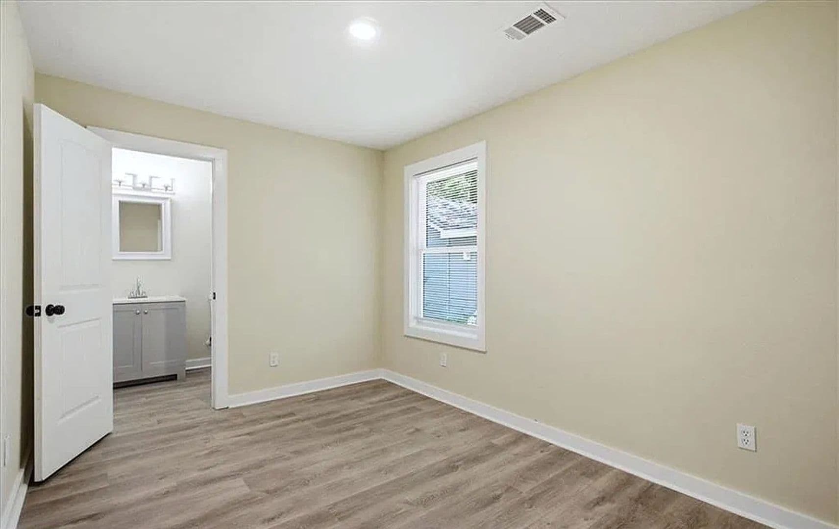 Atlanta House: 131 Holly Rd NW