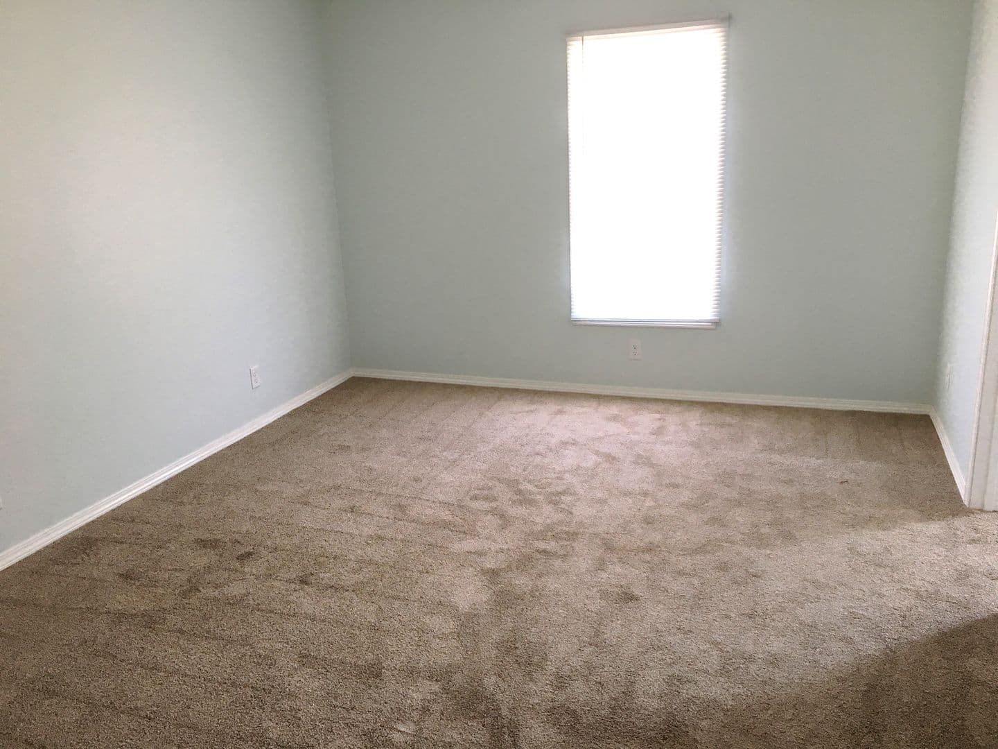 Watertown Apartment: 209 4th St NE