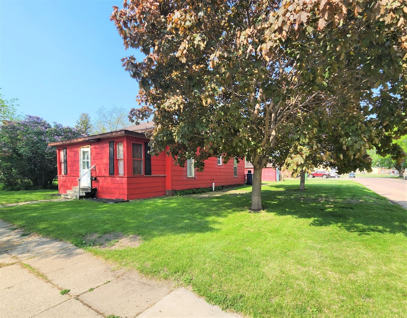 Watertown House: 141 6th St NE