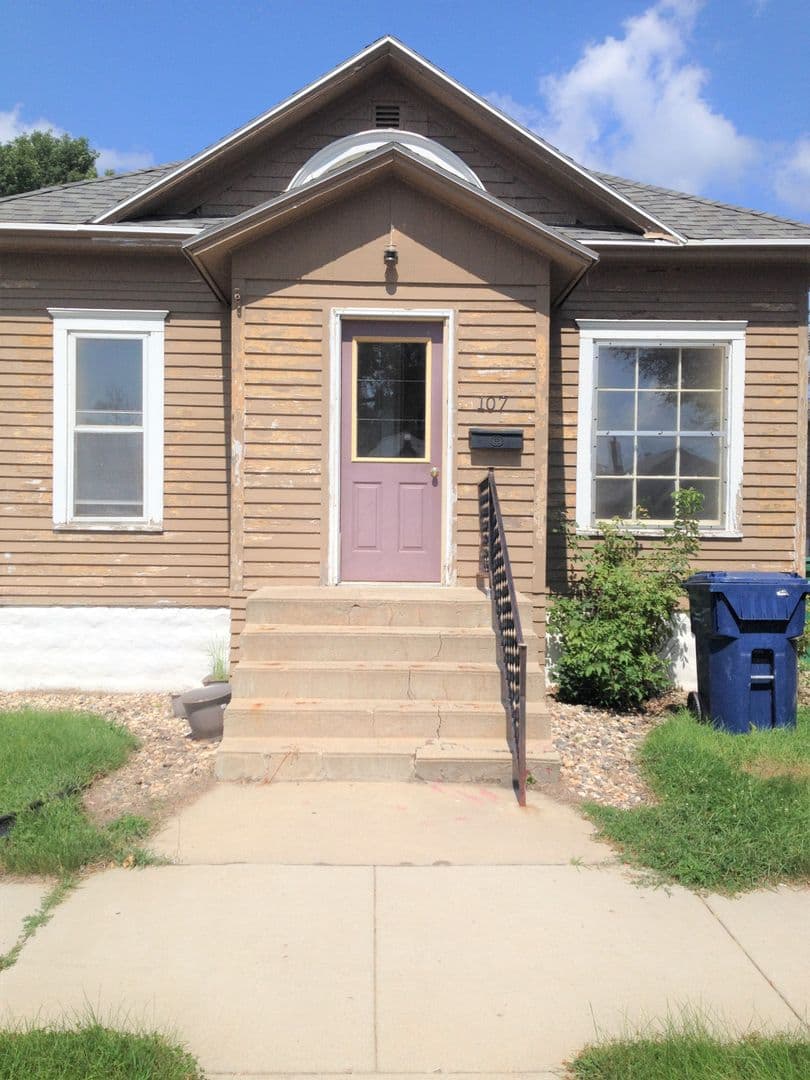 Watertown House: 107 4th Ave SE