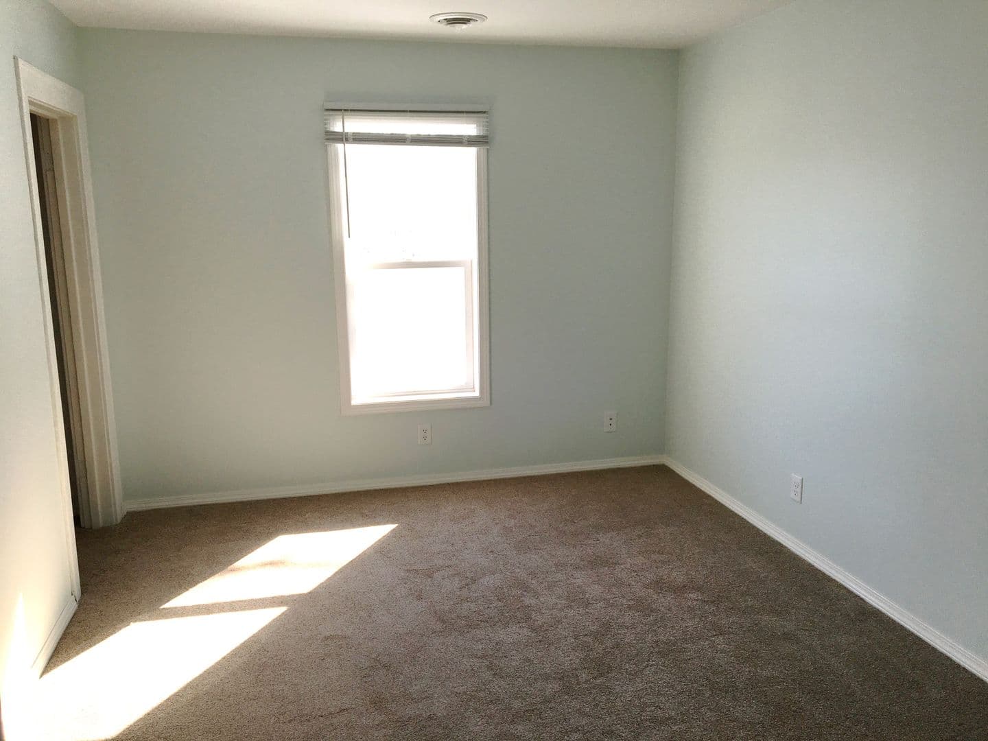 Watertown Apartment: 209 4th St NE