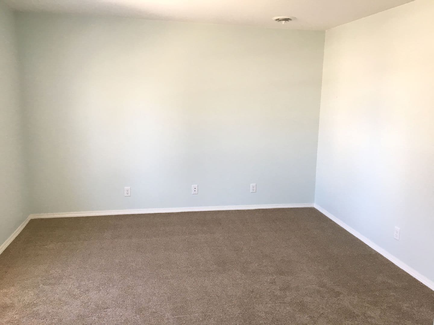 Watertown Apartment: 209 4th St NE