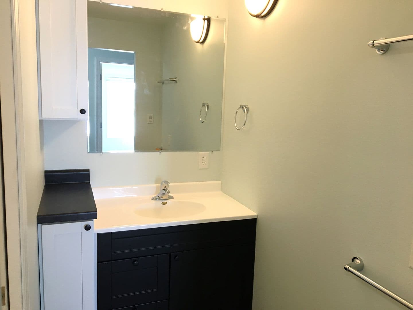Watertown Apartment: 209 4th St NE
