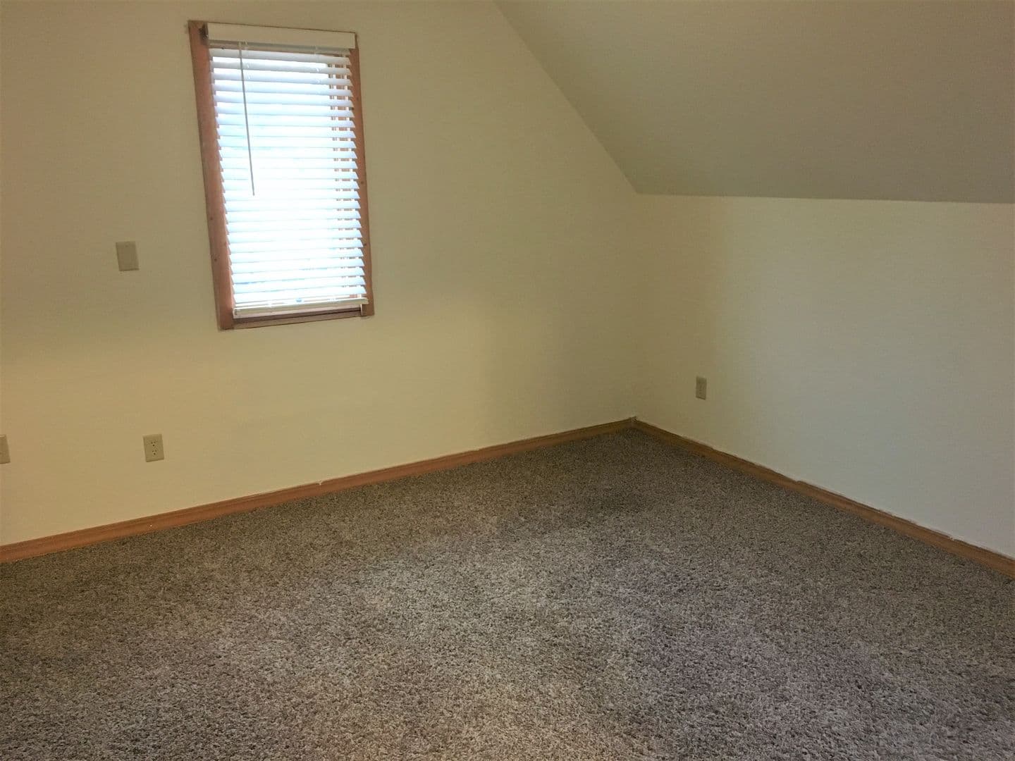 Watertown House: 213 4th St NE