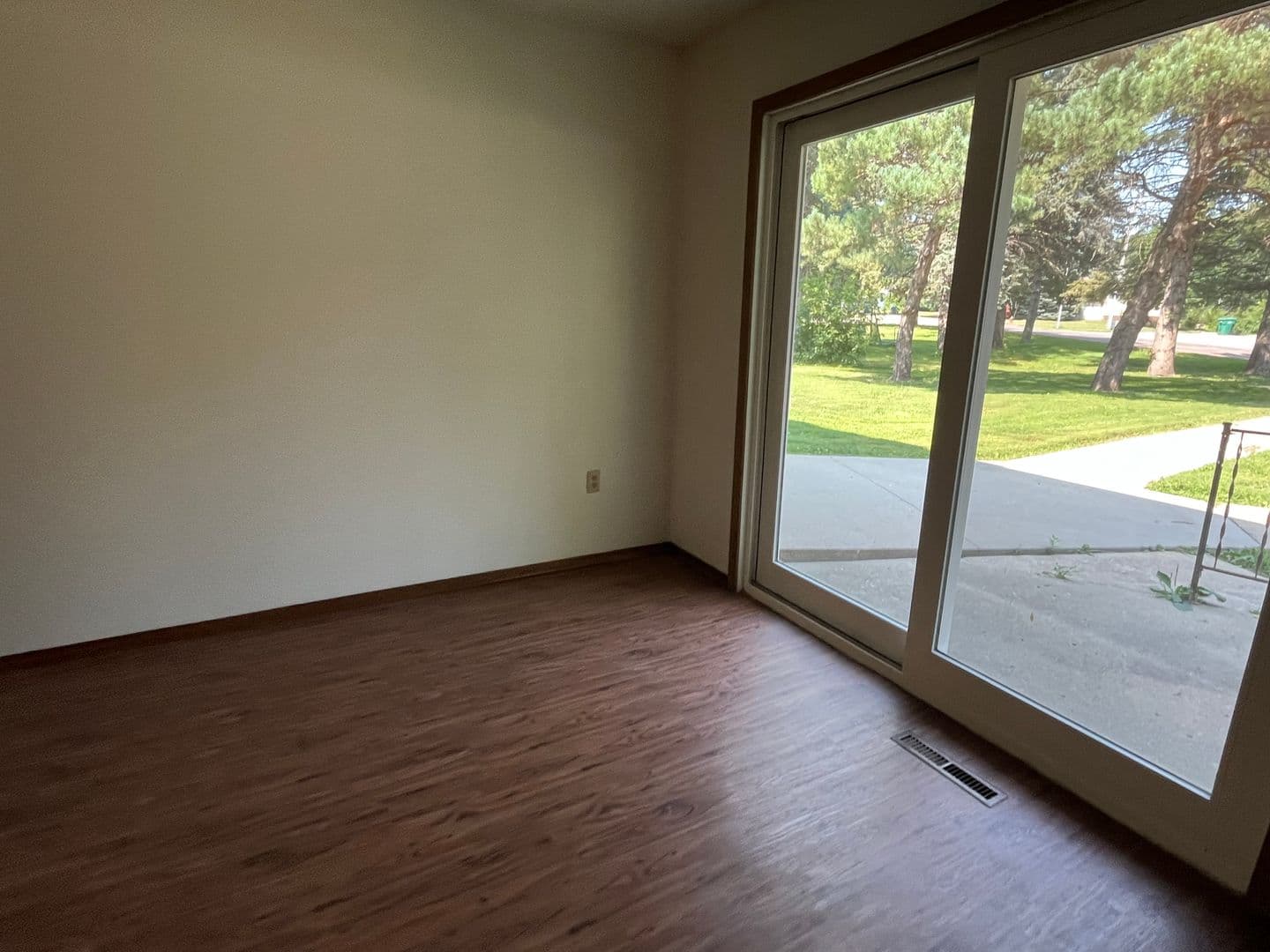 Watertown Apartment: 313 4th St NW