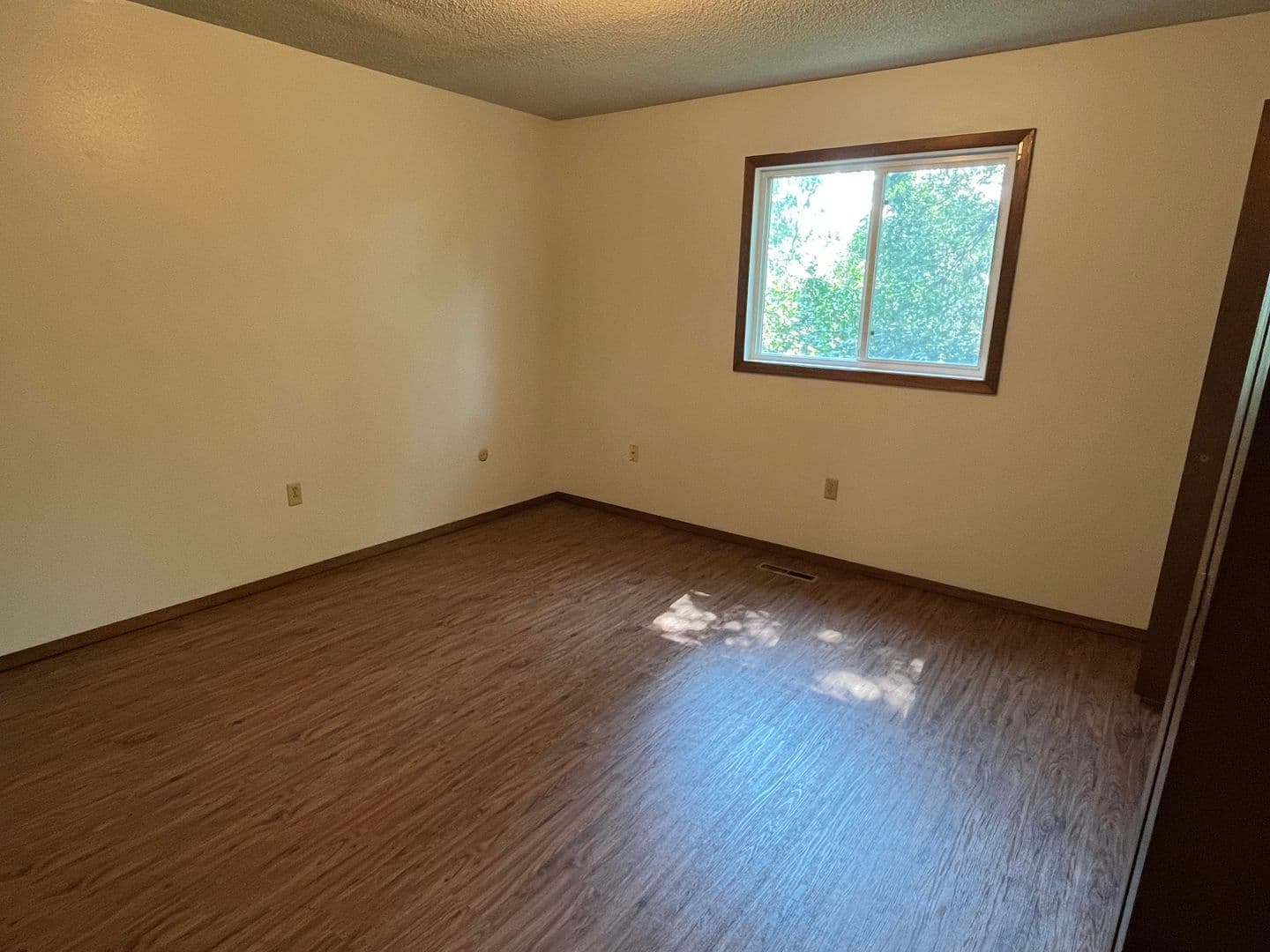 Watertown Apartment: 313 4th St NW