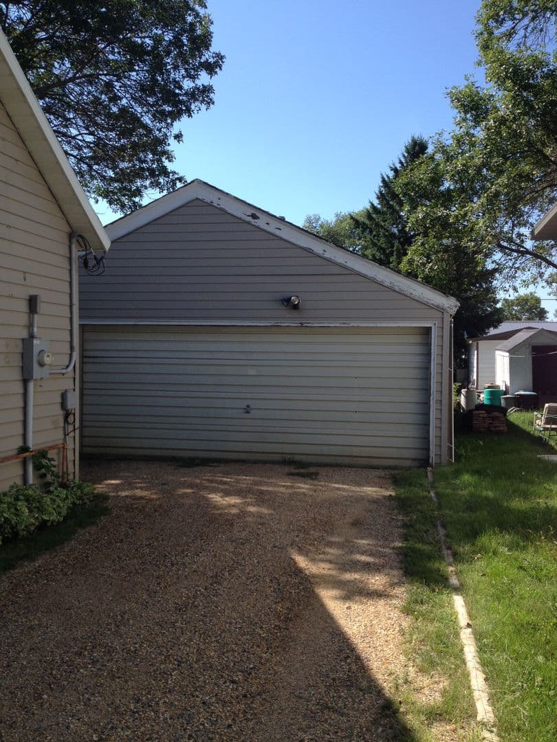 Watertown House: 219 1st St SW