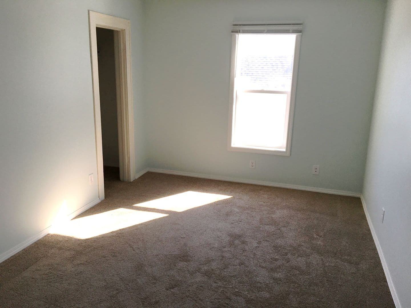 Watertown Apartment: 209 4th St NE