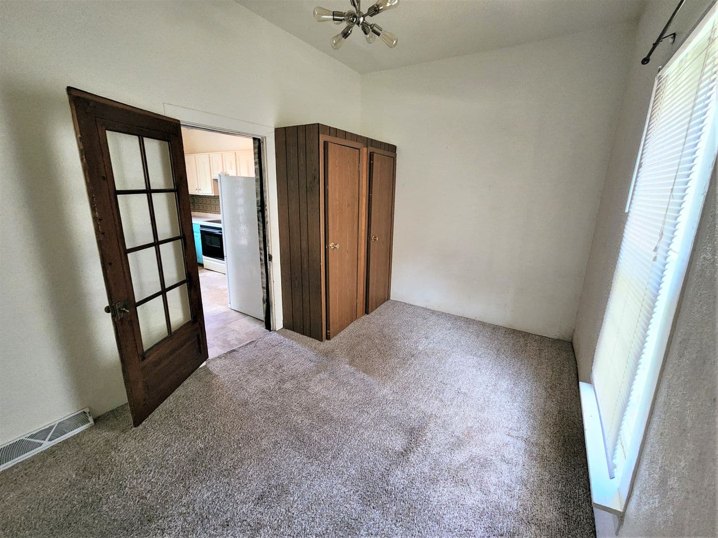 Watertown House: 141 6th St NE
