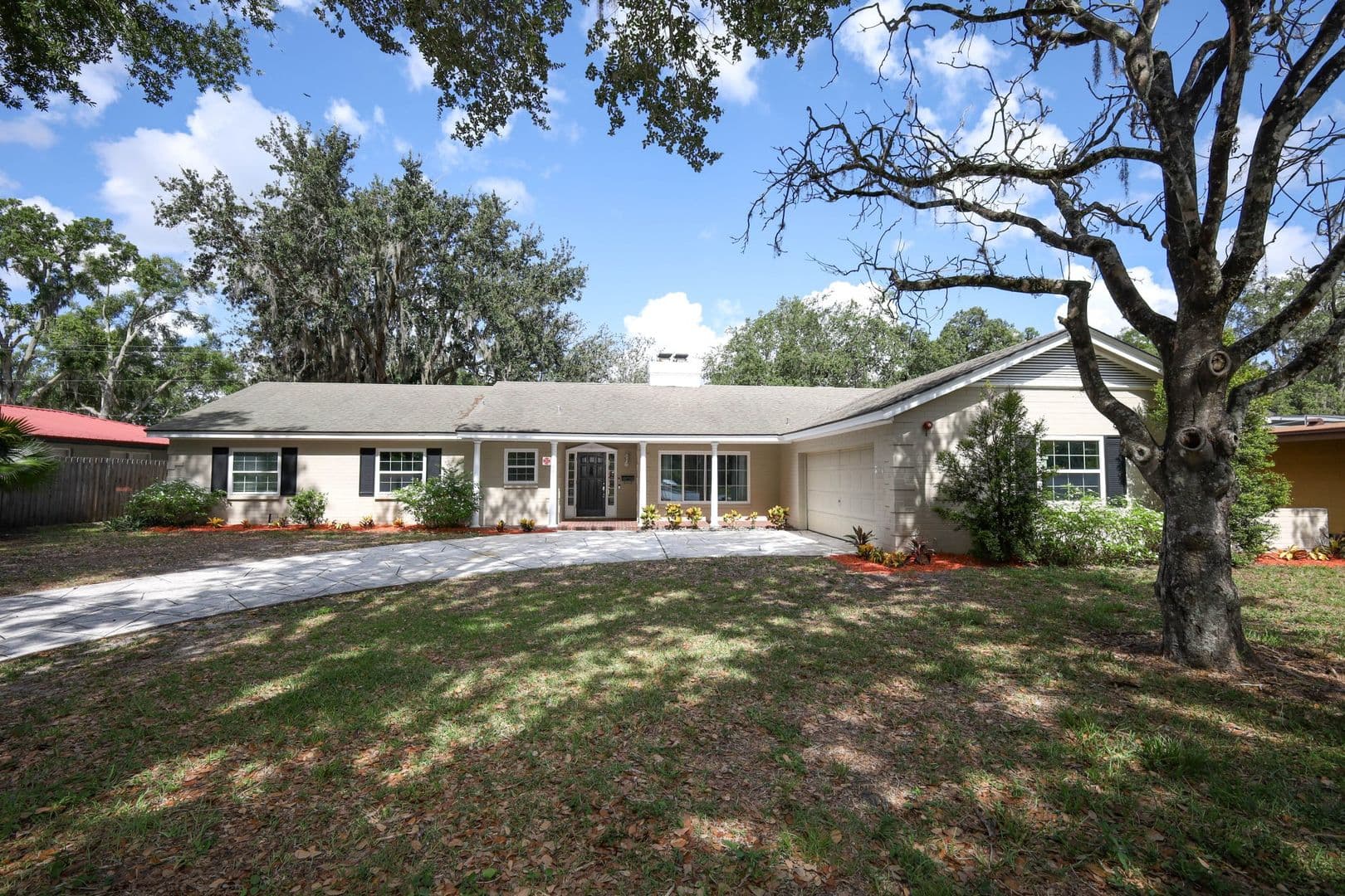 Maitland House: 1481 Glastonberry Road