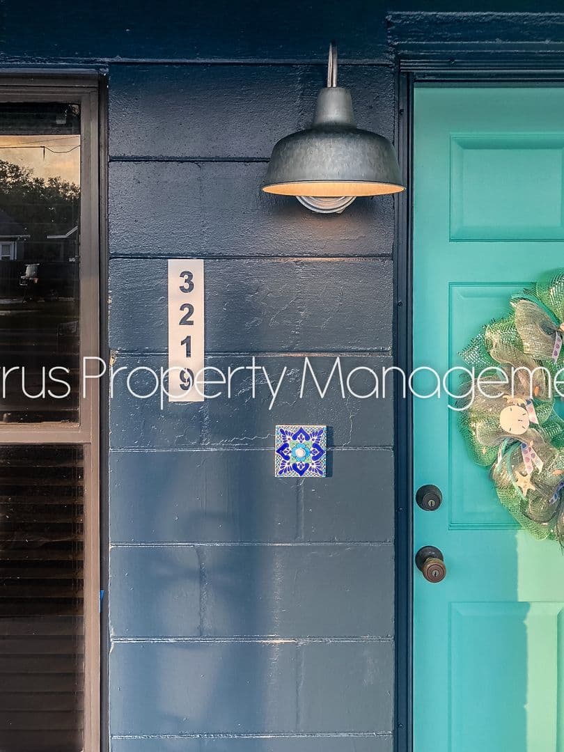 Orlando House: 3219 E. Jersey Ave