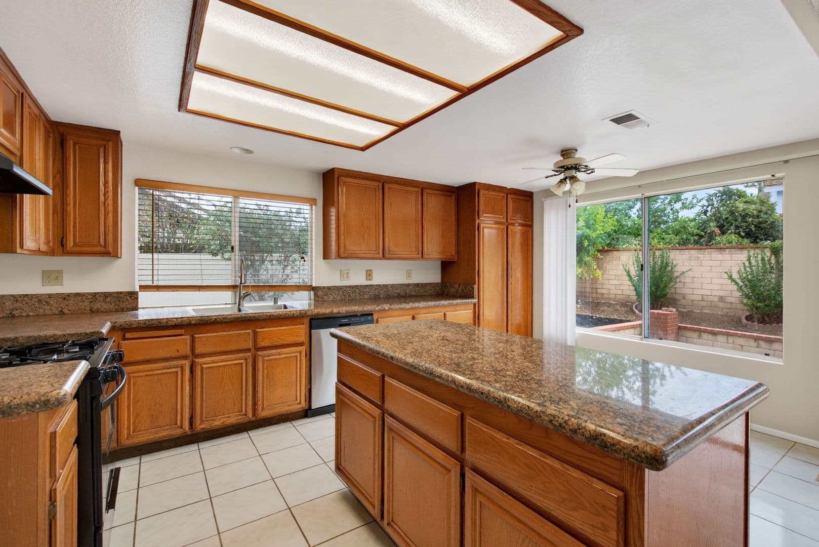 Riverside House: 7272 Foxcroft St