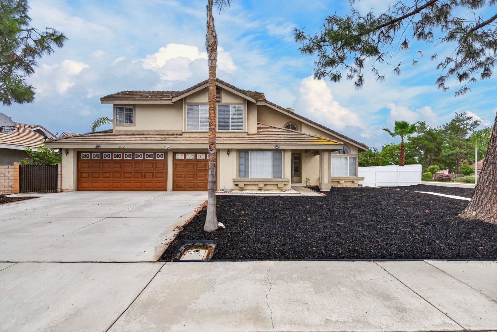 Riverside House: 7272 Foxcroft St