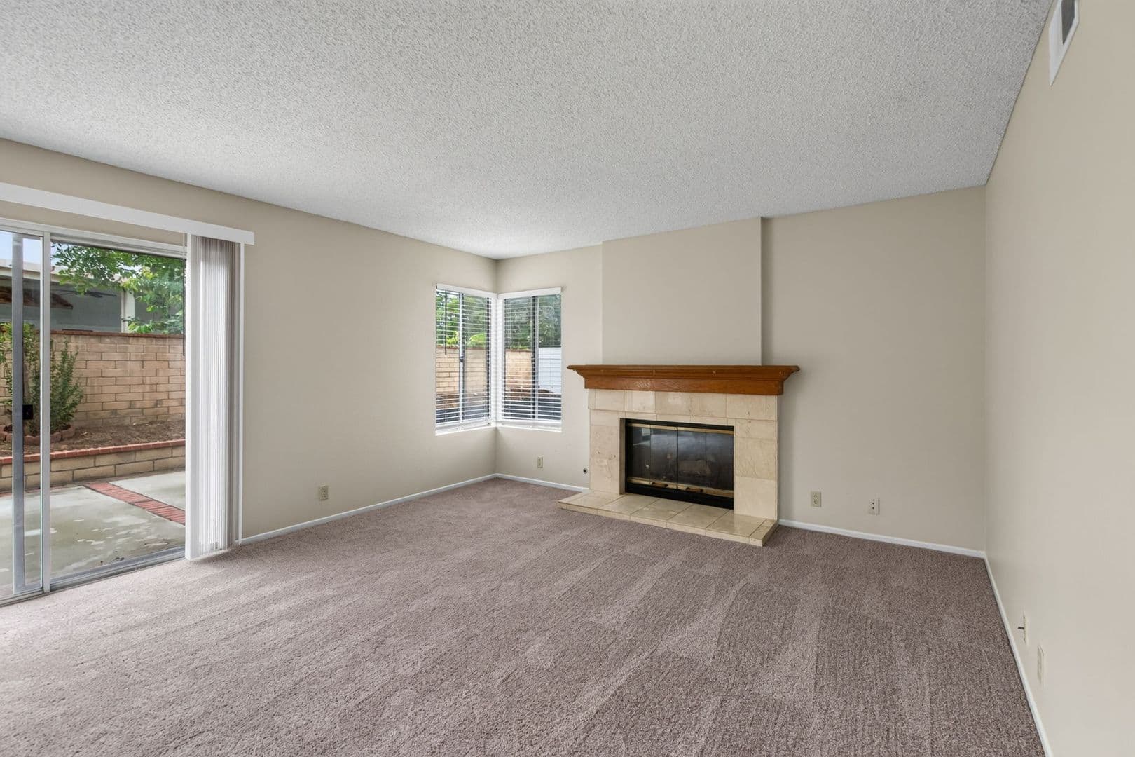 Riverside House: 7272 Foxcroft St