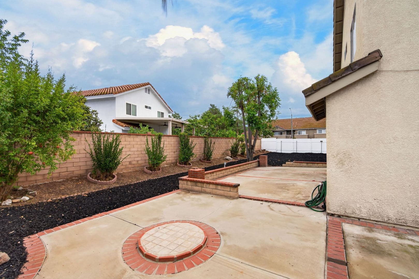 Riverside House: 7272 Foxcroft St