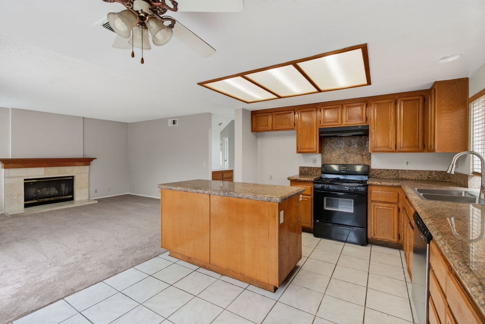 Riverside House: 7272 Foxcroft St